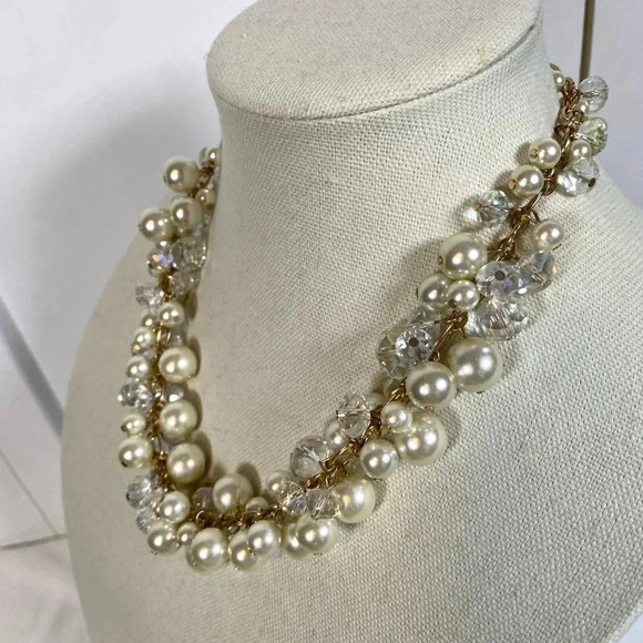 Elegant Pearl and Crystal Necklace - Picture 2 of 4